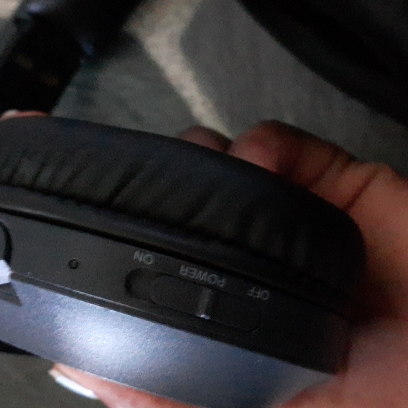 Sony WH- RF400R Wireless Home Theater Headphones - Picture 4 of 7
